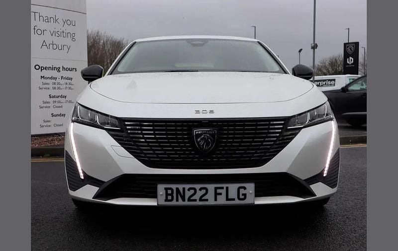 Used Peugeot 308 Allure Premium 130 HP (95 kW) 2022 White Hatchback