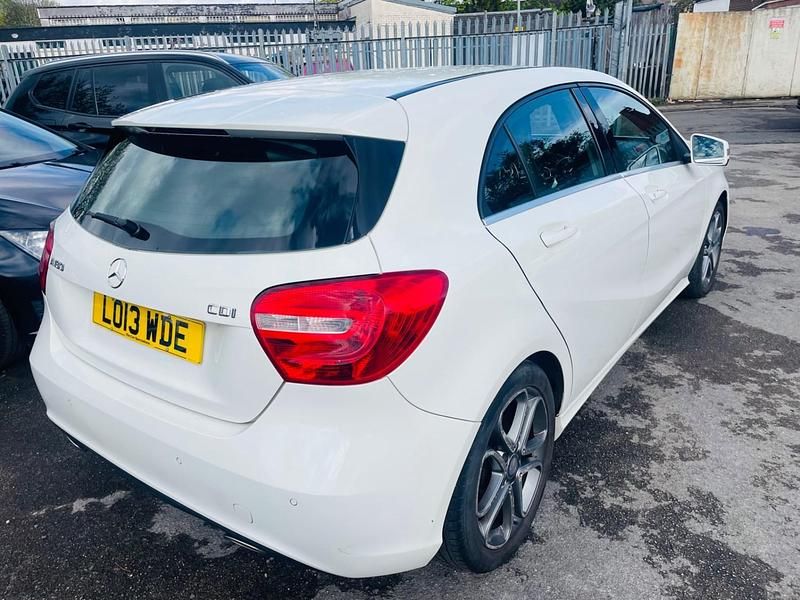 Begagnad Mercedes A180 2013 Vit Halvkombi