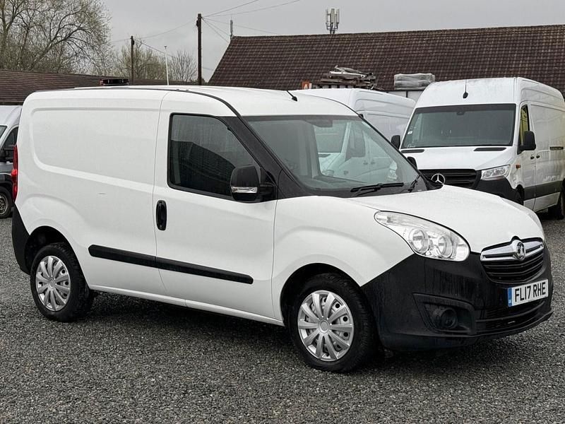 Second-hand Vauxhall Combo S 95 CP (69 kW) 2017 Alb Monovolum