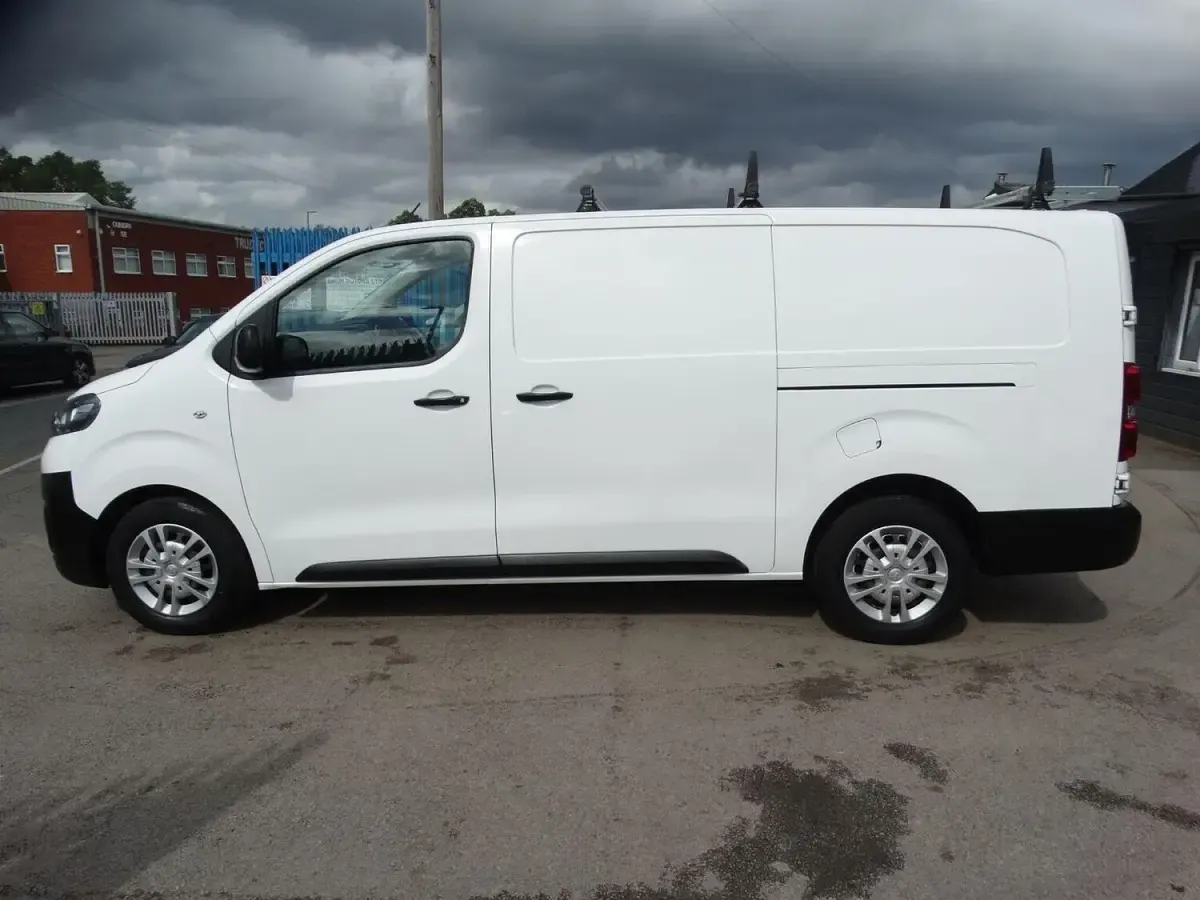Used Vauxhall Vivaro S 2021 White MPV
