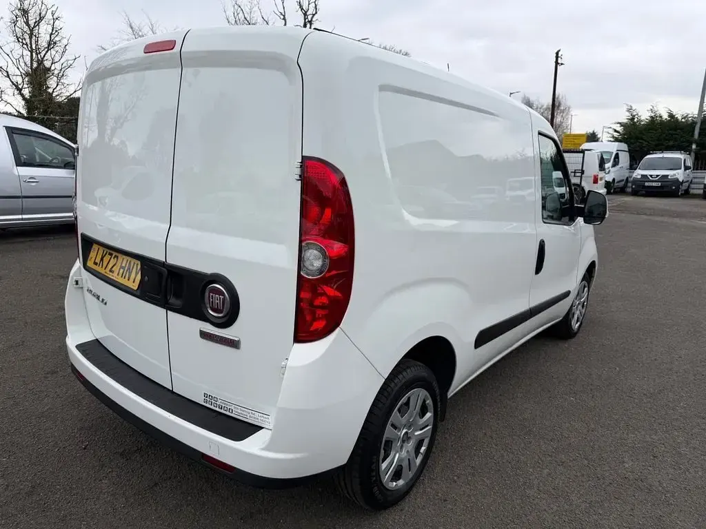 Used Fiat Doblò S 90 HP (66 kW) 2023 White MPV