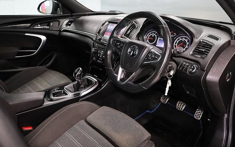 Used Vauxhall Insignia SRi 140 HP (102 kW) 2015 Black Hatchback