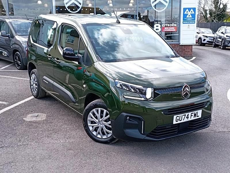 Used Citroën Berlingo PureTech 108 HP (79 kW) 2024 Green MPV