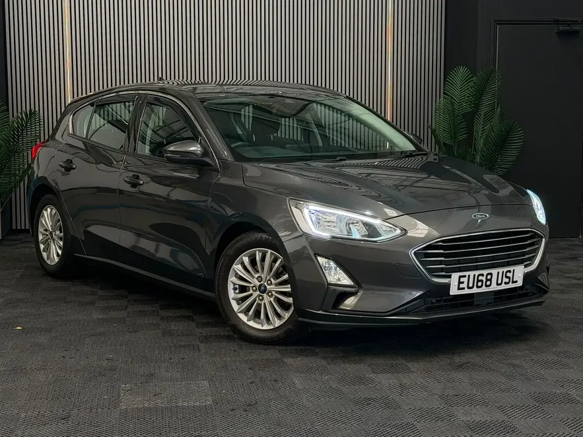 Used Ford Focus Titanium 125 HP (91 kW) 2018 Grey Hatchback