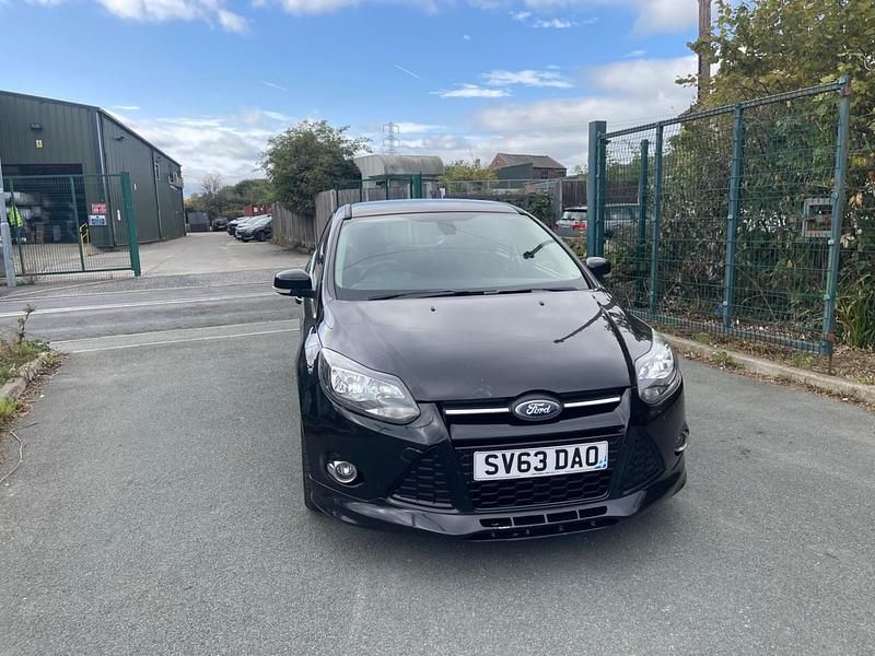 Used Ford Focus Zetec 115 HP (84 kW) 2013 Black Hatchback