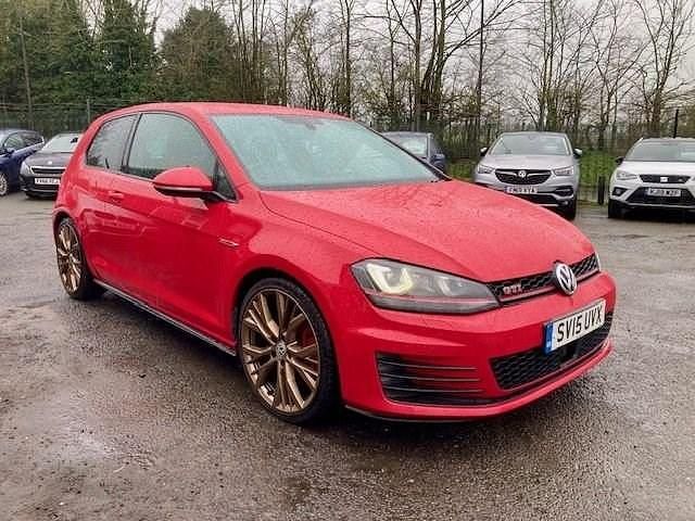 Used VW Golf VII GTI 230 HP (169 kW) 2015 Red Hatchback