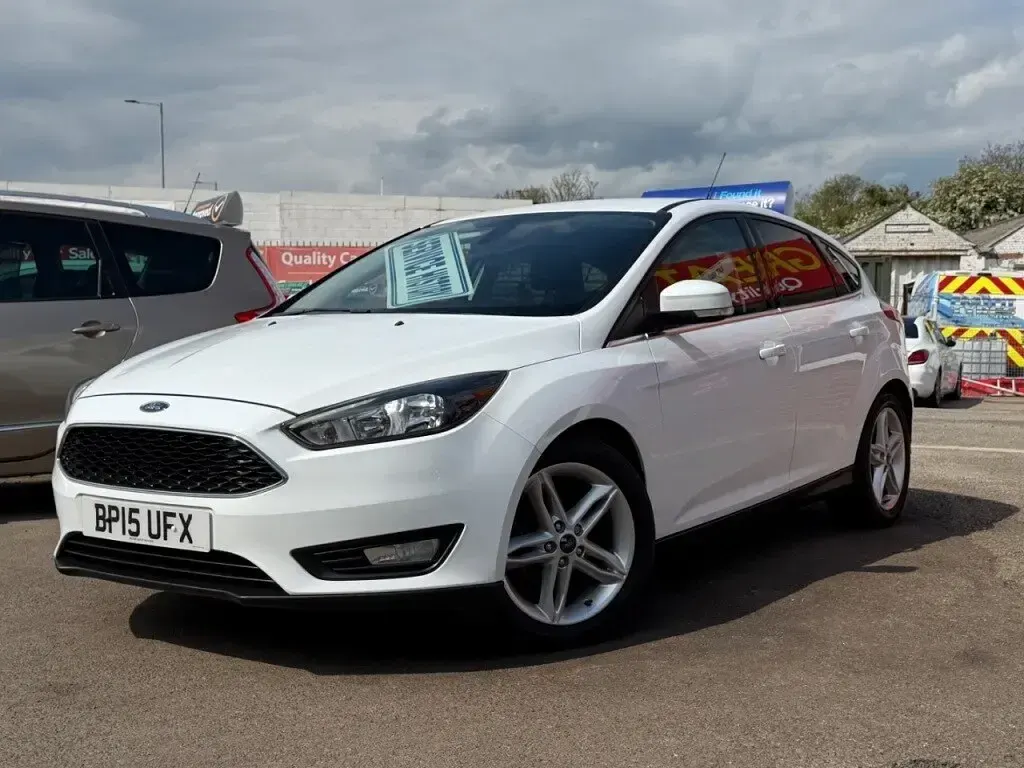 Used Ford Focus Zetec 2015 White Hatchback
