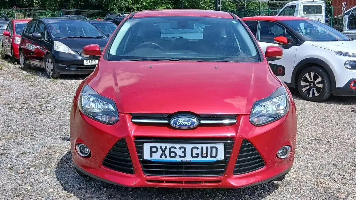 Used Ford Focus Zetec 125 HP (91 kW) 2013 Red Hatchback