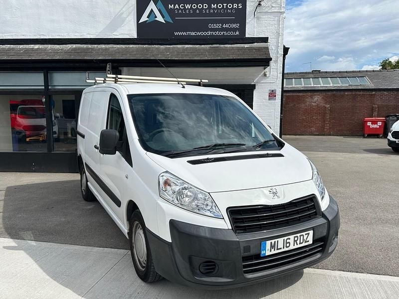 White Used 2016 Peugeot Expert Van | £4,795 (Good price) - Image 1/4