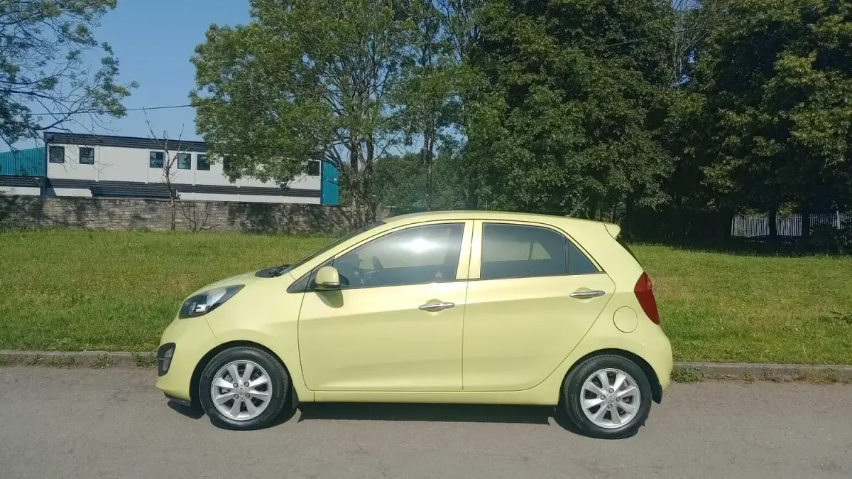 Used Kia Picanto 85 HP (62 kW) 2013 Green Hatchback