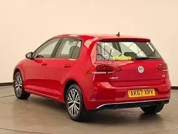 Used VW Golf VII SE 125 HP (91 kW) 2017 Red Hatchback