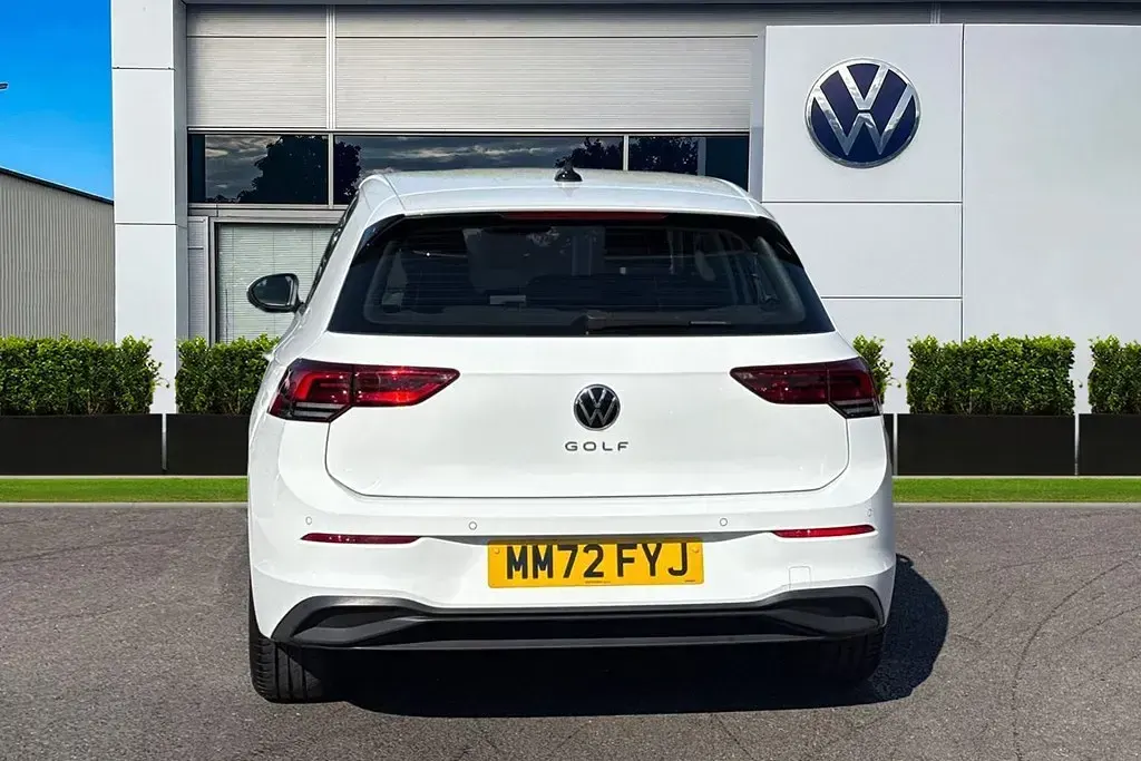 Usado VW Golf VIII Life 130 HP (95 kW) 2022 Branco Citadino