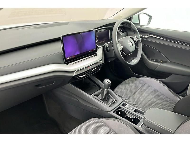 Used Skoda Octavia SE Technology 85 HP (62 kW) 2024 Moon white metallic Hatchback