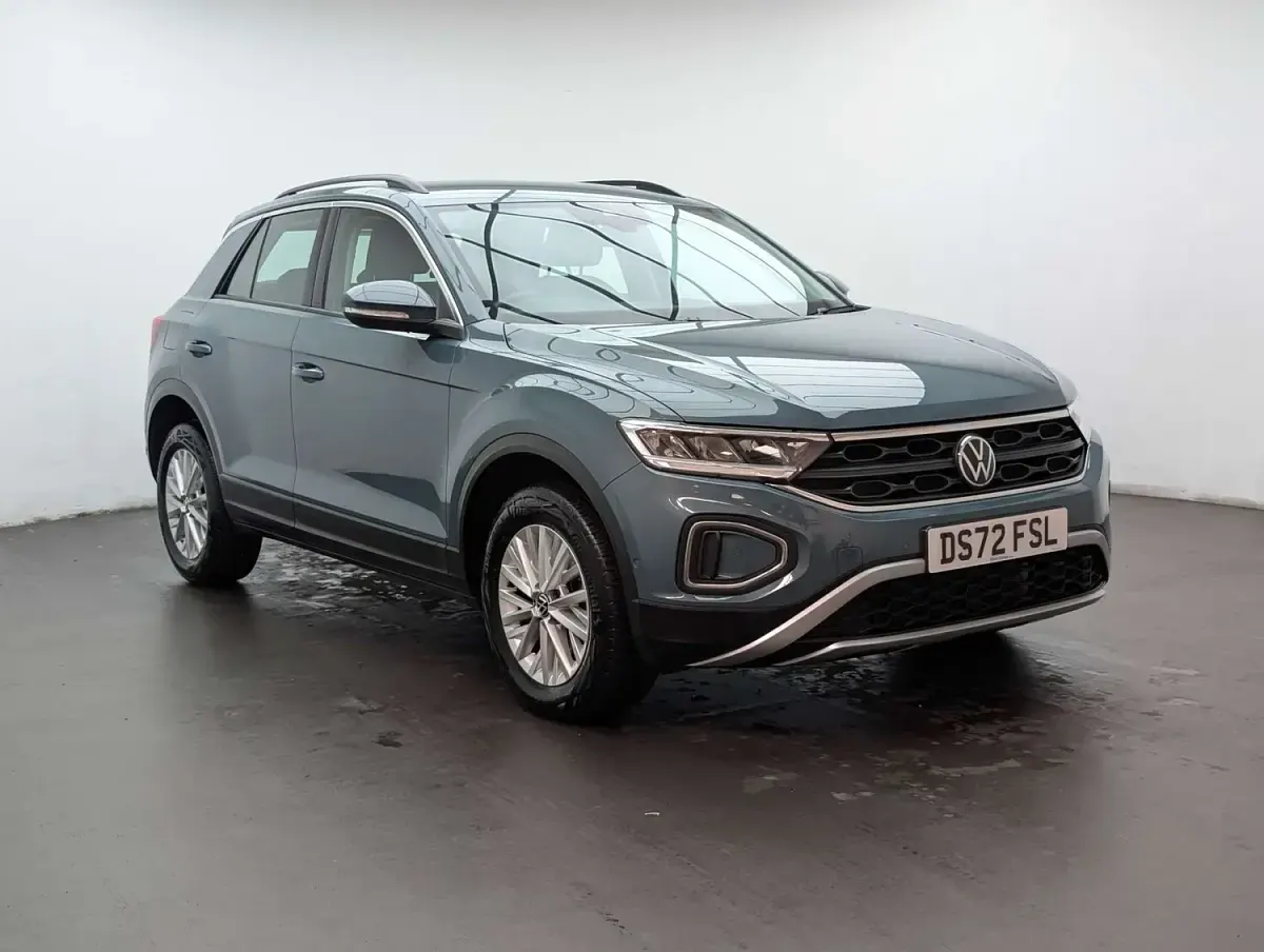 Used VW T-Roc Life 150 HP (110 kW) 2022 Blue SUV