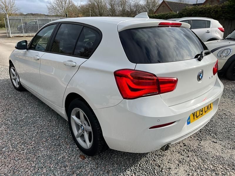 Begagnad BMW 116 2019 Vit Halvkombi