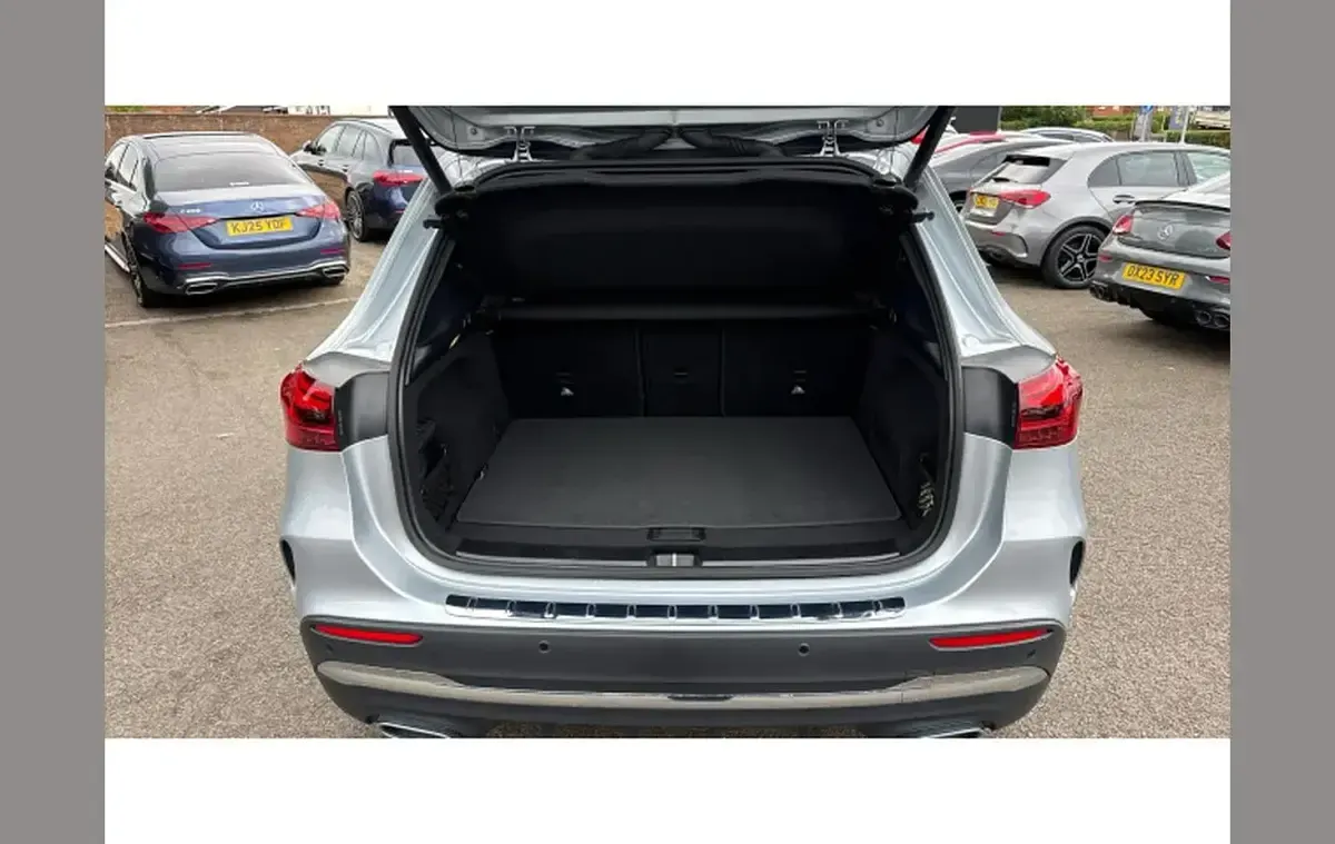 Used Mercedes GLA200 Executive 161 HP (118 kW) 2025 Silver SUV