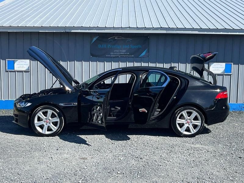 Gebraucht Jaguar XE Portfolio 250 PS (183 kW) 2018 Schwarz Limousine