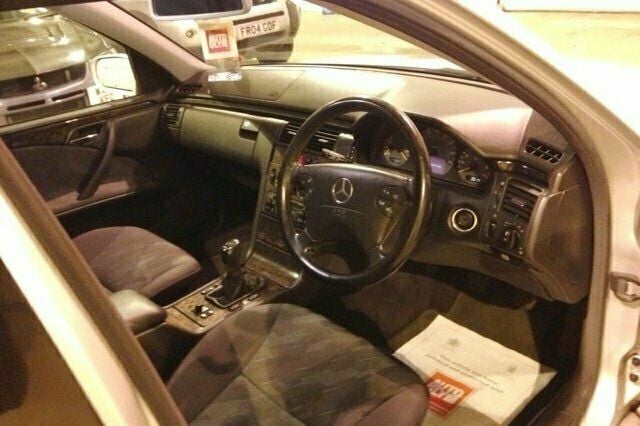 Begagnad Mercedes CLS320 2001 Kombi