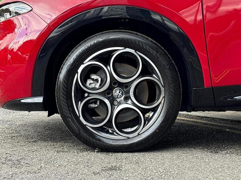 Blue New 2025 Alfa Romeo Tonale Sprint SUV | £27,445 (Super price) - Image 1/4