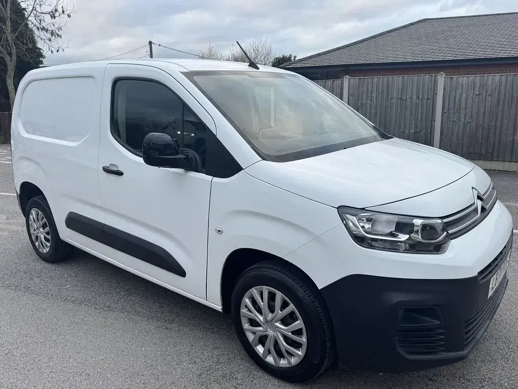 Used Citroën Berlingo 100 HP (73 kW) 2021 White MPV