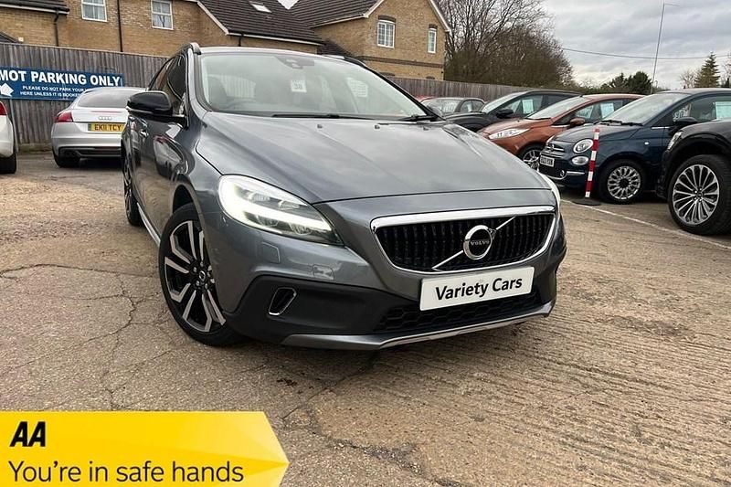 Used Volvo V40 CC Pro 152 HP (111 kW) 2019 Estate