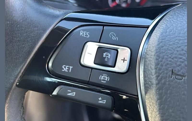 Used VW T-Roc SE 114 HP (83 kW) 2019 Blue SUV