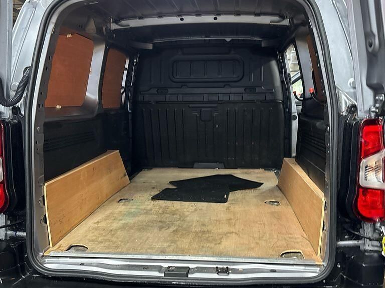 Used Peugeot Partner Premium 100 HP (73 kW) 2023 Grey MPV