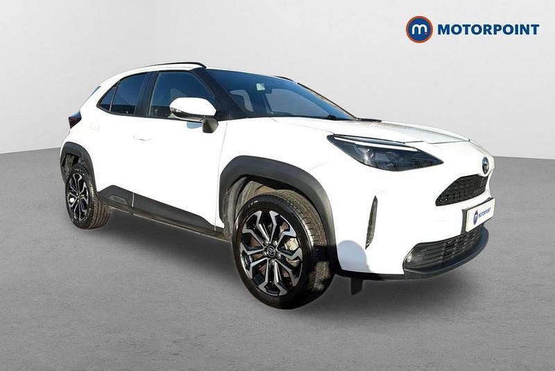 Used Toyota Yaris Hybrid Design 2023 White Hatchback