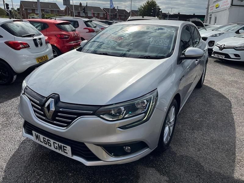 Used Renault Mégane IV Dynamique 110 HP (80 kW) 2016 Silver Hatchback