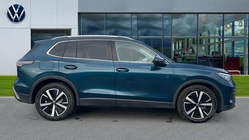 Used VW Tiguan Elegance 150 HP (110 kW) 2025 Nightshade blue metallic SUV