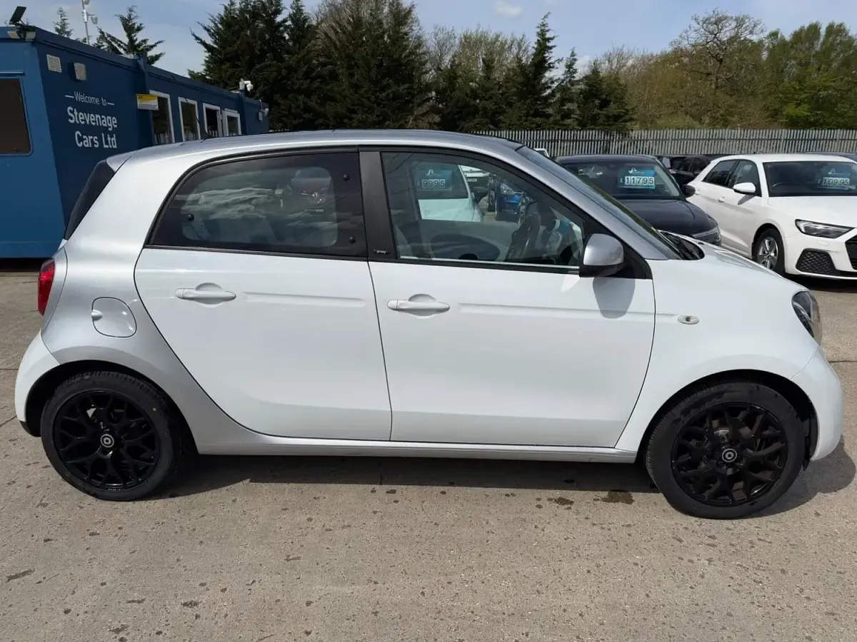 Used Smart ForFour Proxy 90 HP (66 kW) 2015 White Hatchback