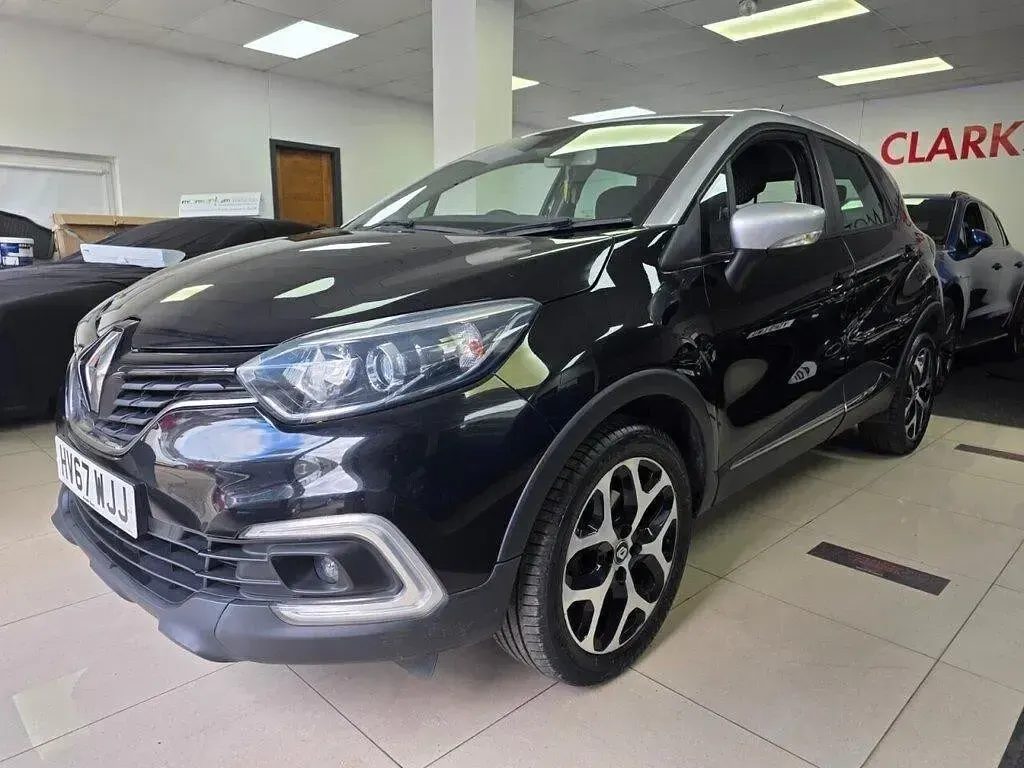 Used Renault Captur Dynamique 2017 Black/silver SUV
