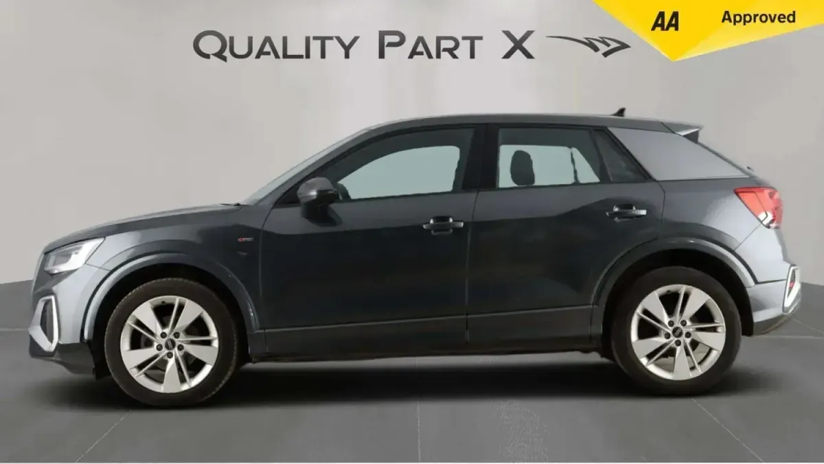 Begagnad Audi Q2 S-Line 2022 Grå SUV