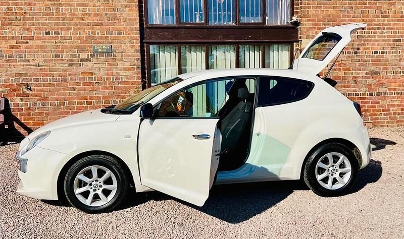 Used Alfa Romeo MiTo Progression 105 HP (77 kW) 2016 White Hatchback