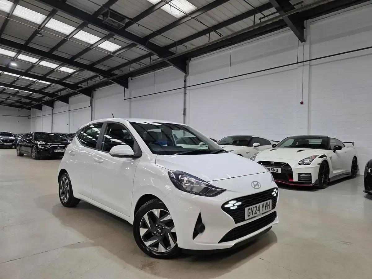 Used Hyundai i10 Advanced 2024 White Hatchback