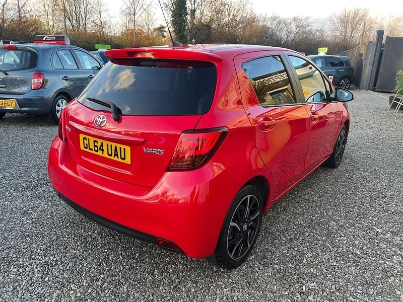 Used Toyota Yaris Sport 99 HP (72 kW) 2015 Red Hatchback