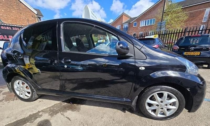 Usado Toyota Aygo 68 HP (50 kW) 2014 Preto Citadino