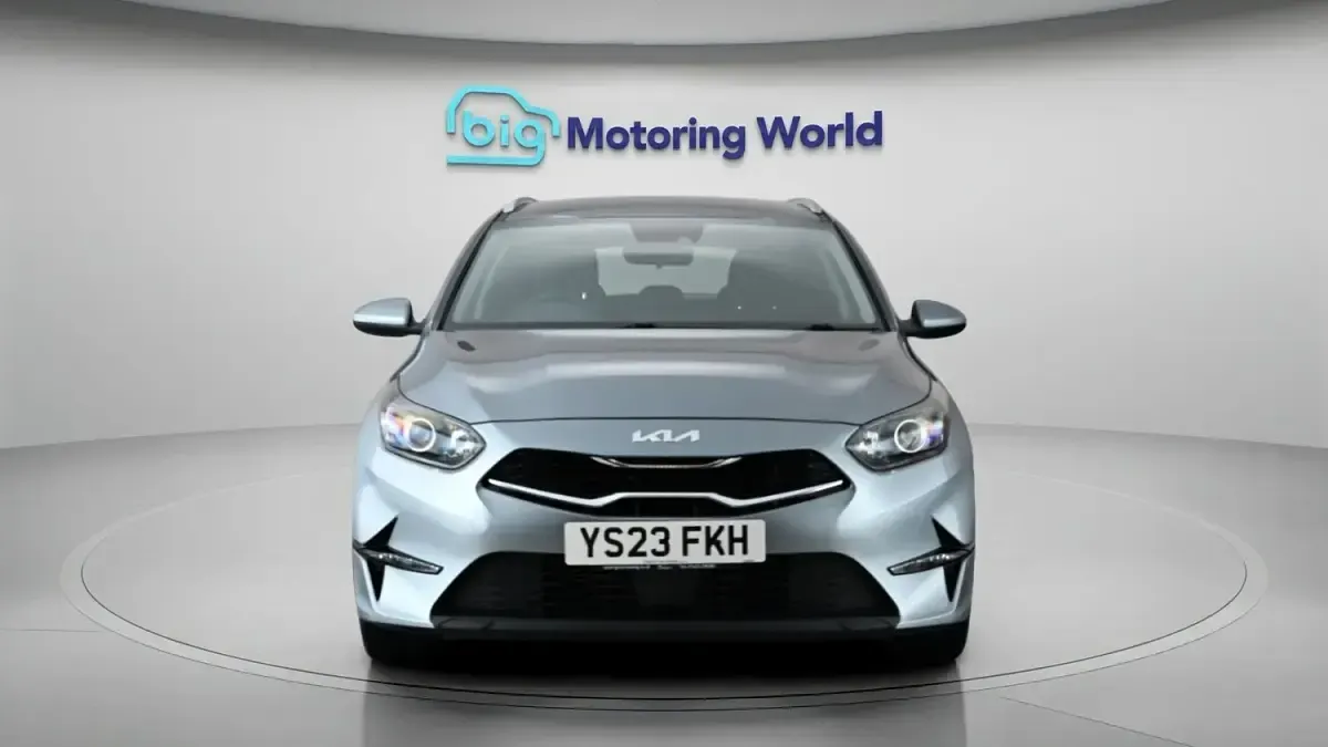 Used Kia Ceed 2023 Silver Hatchback