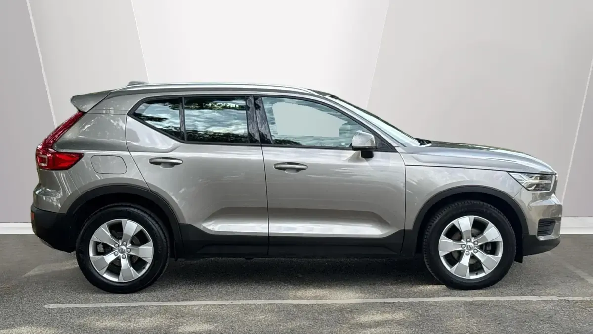 Used Volvo XC40 Momentum 163 HP (119 kW) 2020 Grey SUV