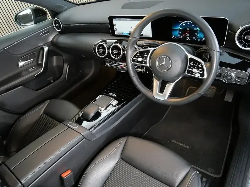 Begagnad Mercedes A180 Executive 2019 Svart Halvkombi