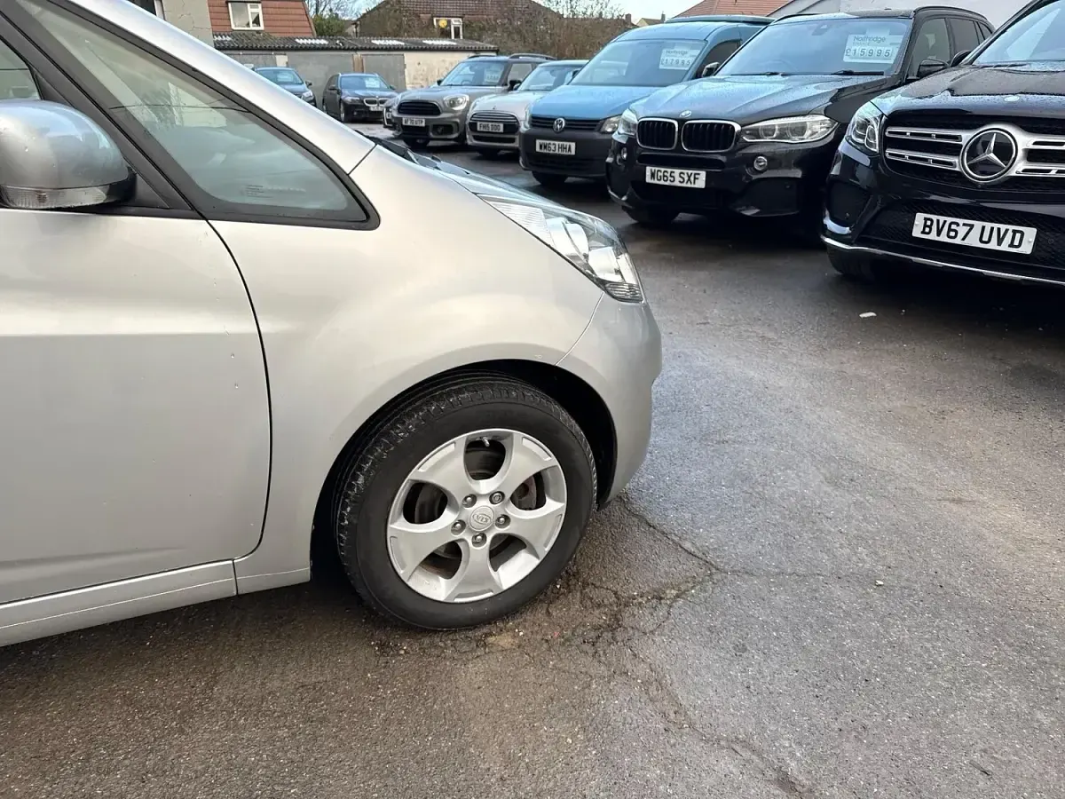 Used Kia Venga 125 HP (91 kW) 2015 Silver Hatchback