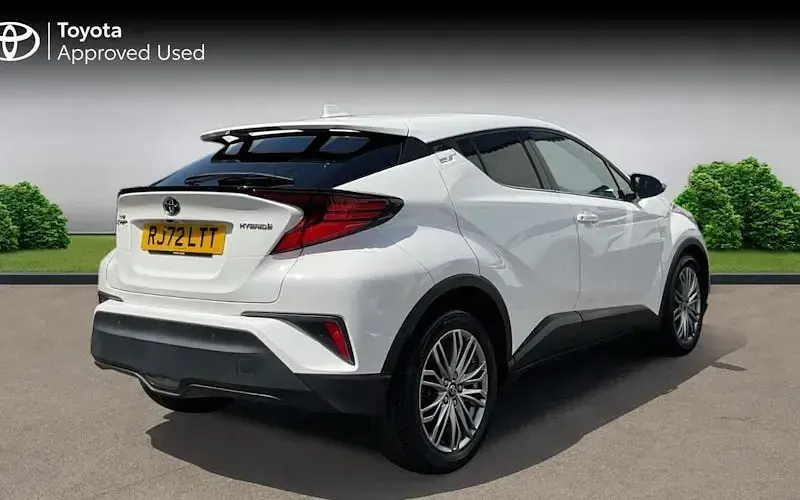 Used Toyota C-HR 122 HP (89 kW) 2022 White SUV