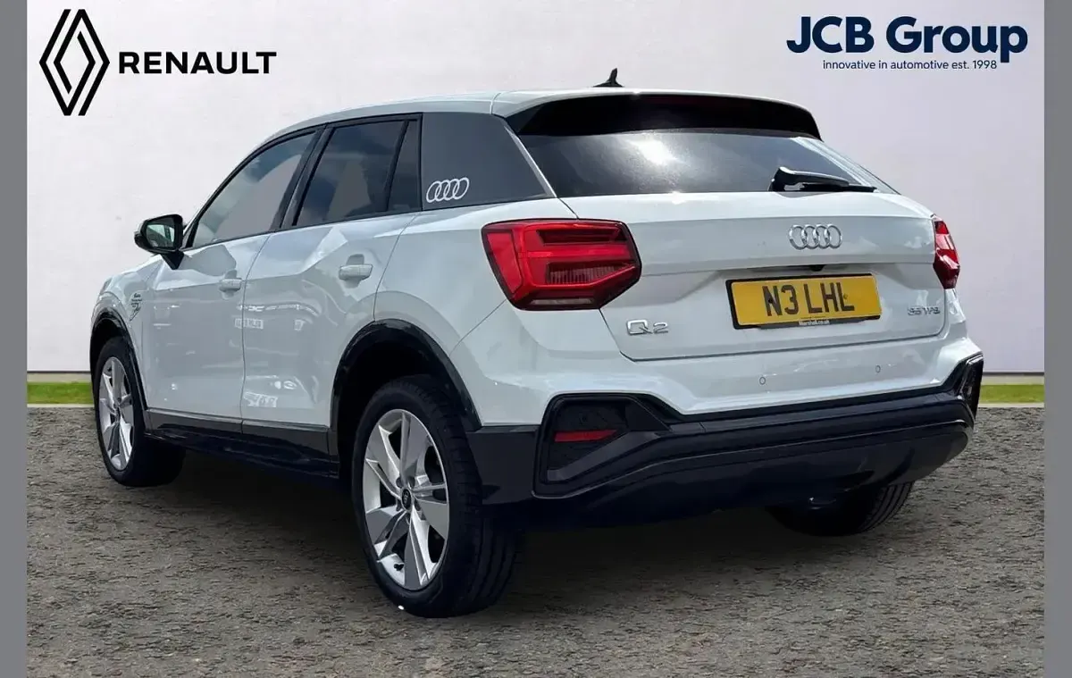 Used Audi Q2 S-Line 190 HP (139 kW) 2024 White SUV