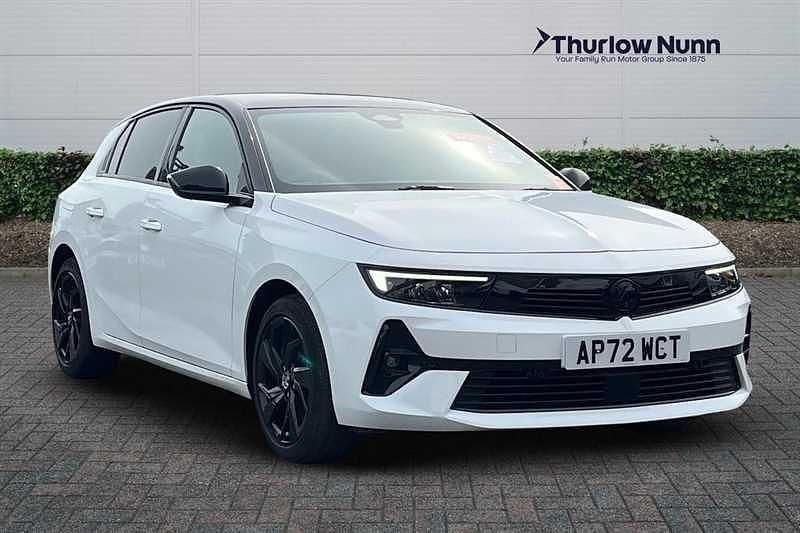Arctic white Used 2022 Vauxhall Astra GS Line Hatchback | £16,899 (Fair price) - Image 1/4