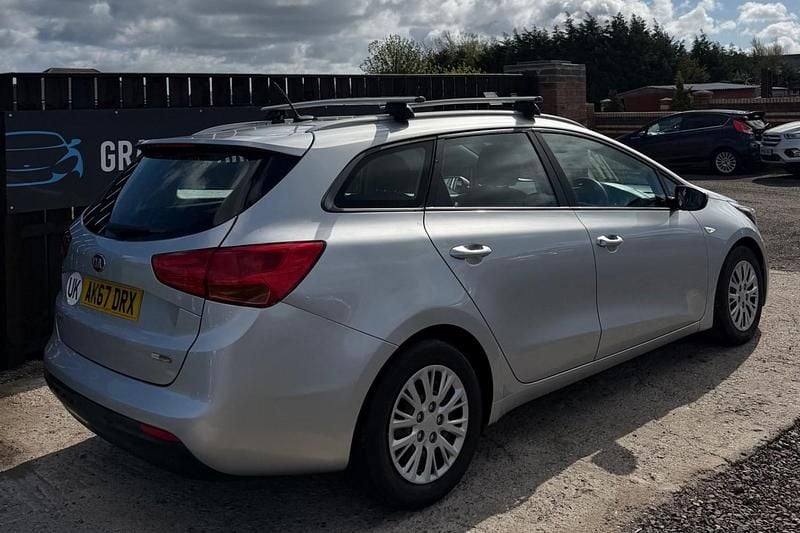Używany Kia Ceed 134 KM (98 kW) 2017 Srebrny Hatchback