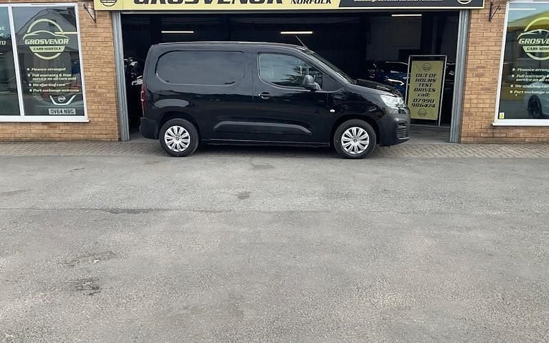 Used Citroën Berlingo 75 HP (55 kW) 2019 Black MPV
