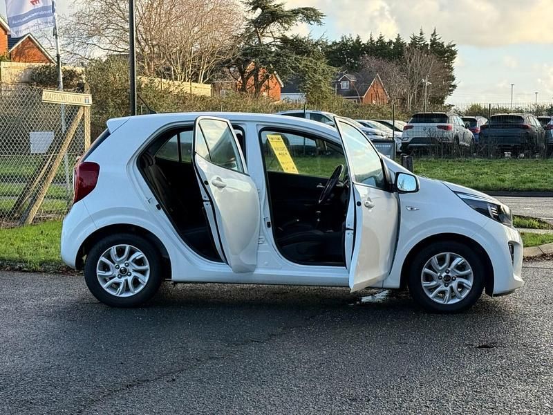 Used Kia Picanto 84 HP (61 kW) 2018 White Hatchback
