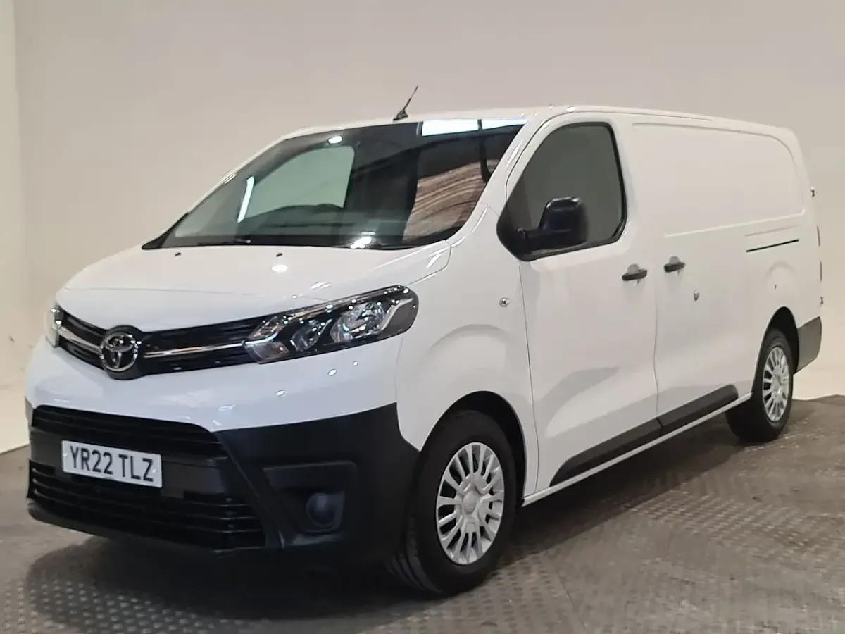 Used Toyota Proace 140 HP (102 kW) 2022 White MPV
