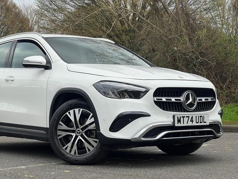 Used Mercedes GLA200 Executive 163 HP (119 kW) 2024 White SUV