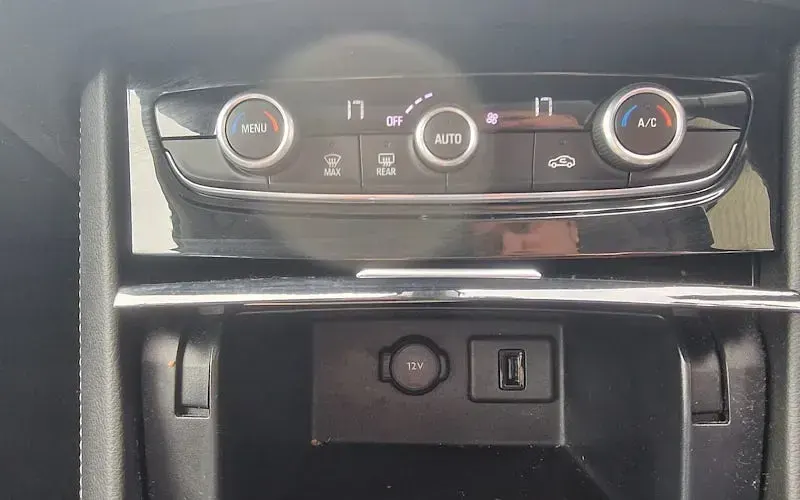 Used Vauxhall Grandland X Sport 131 HP (96 kW) 2019 Grey SUV